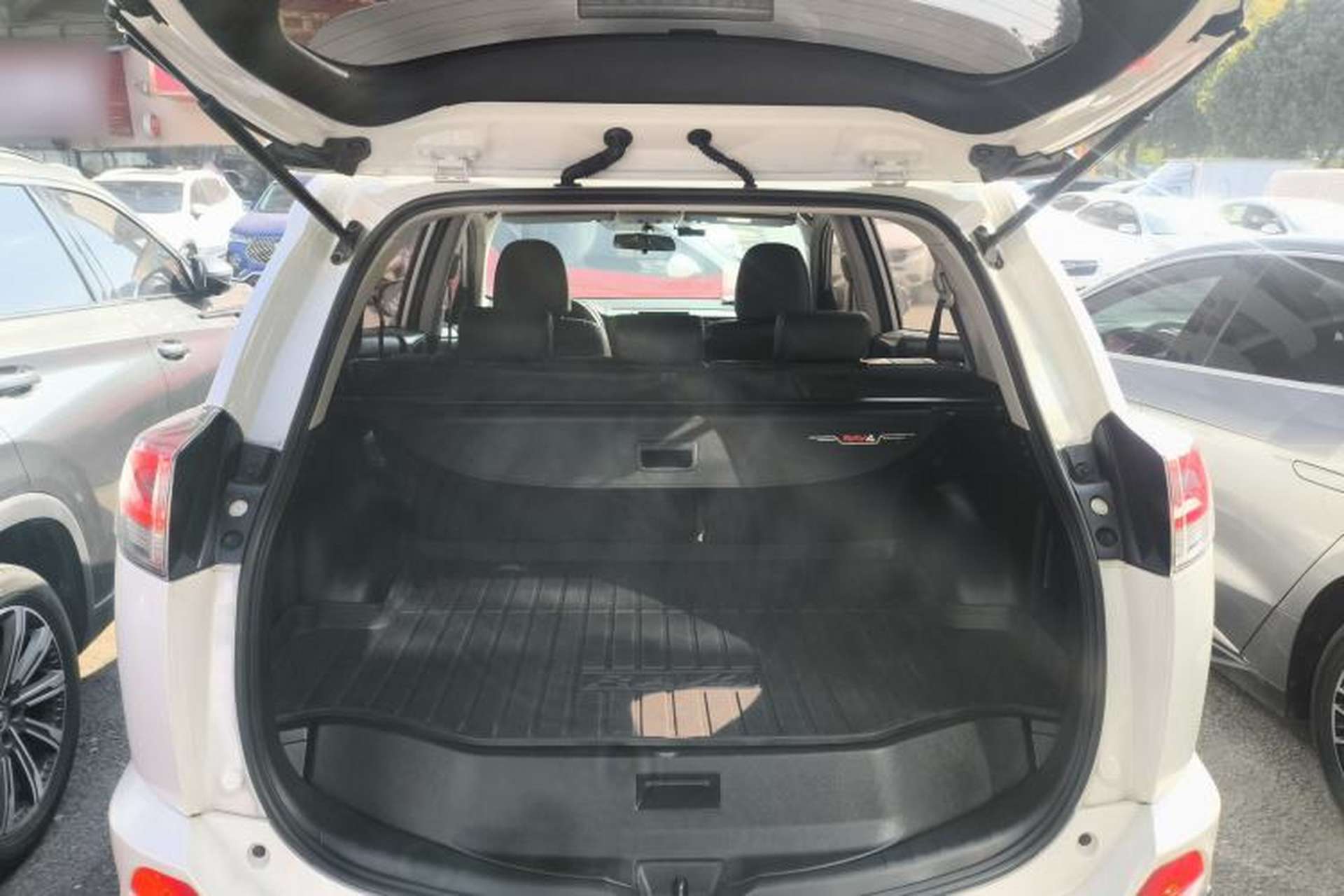 Used Toyota RAV4 2016 2.0L CVT Two-Wheel Drive Fashion Edition China V Standard Trunk