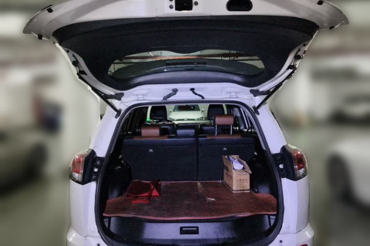 Used Toyota RAV4 2016 2.5L Automatic 4x4 Elite Edition Trunk
