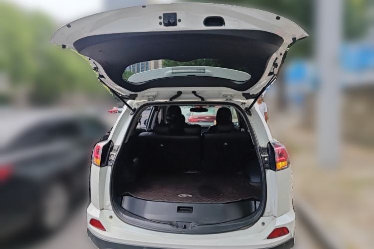 Used Toyota RAV4 2016 2.0L CVT Two-Wheel Drive Fashion Edition China V Standard Trunk