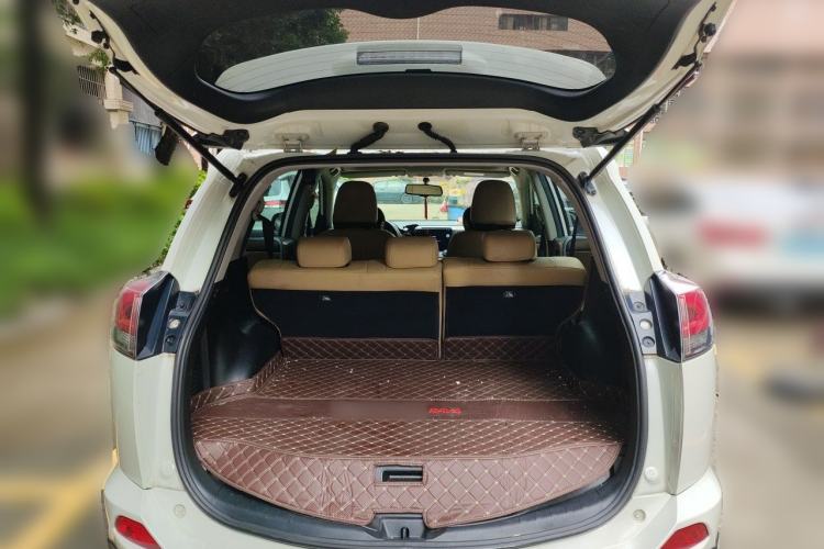 Used Toyota RAV4 2016 2.0L CVT Two-Wheel Drive Fashion Edition China V Standard Trunk