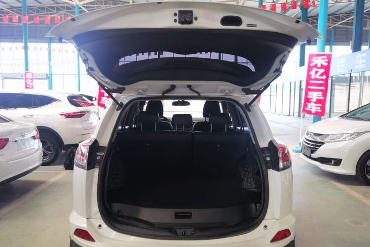 Used Toyota RAV4 2016 2.0L CVT Two-Wheel Drive Fashion Edition China V Standard Trunk