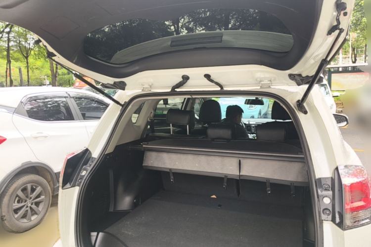 Used Toyota RAV4 2016 2.0L CVT Two-Wheel Drive Fashion Edition China V Standard Trunk