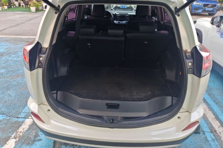 Used Toyota RAV4 2016 2.5L Automatic 4x4 Prestige Edition Trunk