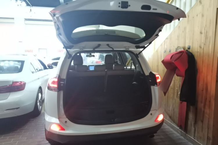 Used Toyota RAV4 2016 2.0L CVT Two-Wheel Drive Urban Edition China V Standard Trunk