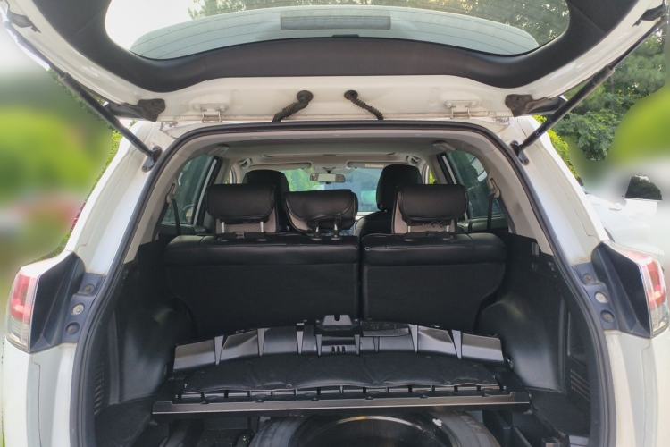 Used Toyota RAV4 2016 2.0L CVT Two-Wheel Drive Fashion Edition China V Standard Trunk