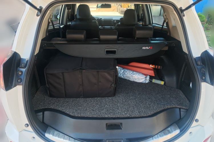 Used Toyota RAV4 2016 2.5L Automatic 4x4 Elite Edition Trunk