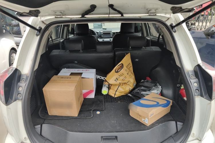 Used Toyota RAV4 2016 2.0L CVT Two-Wheel Drive Fashion Edition China V Standard Trunk