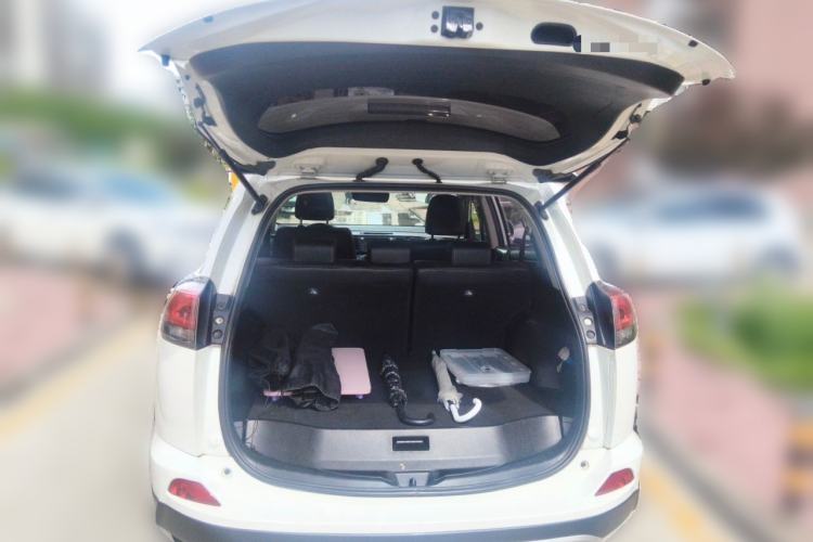 Used Toyota RAV4 2016 2.5L Automatic 4x4 Elite Edition Trunk