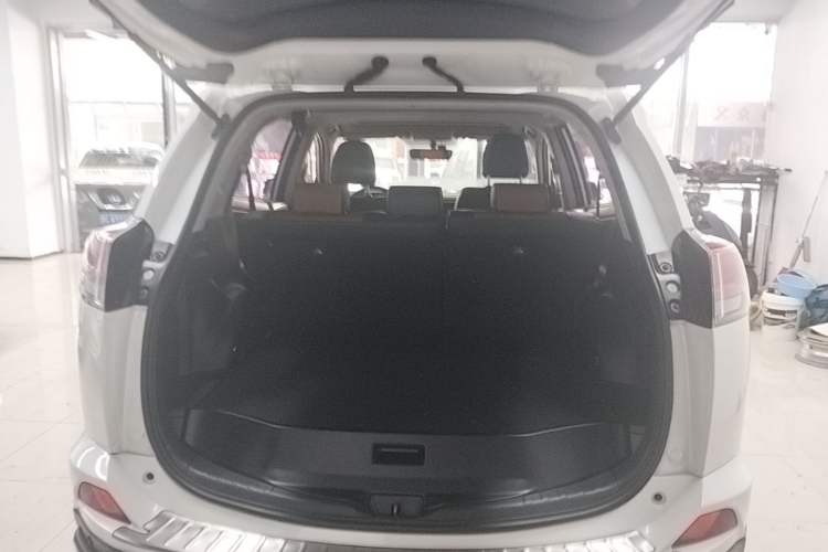 Used Toyota RAV4 2016 2.0L CVT Two-Wheel Drive Smart Edition China V Standard Trunk