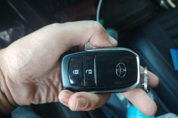 Used Toyota RAV4 2016 2.0L CVT 4x4 New Edition China V Standard Vehicle Key