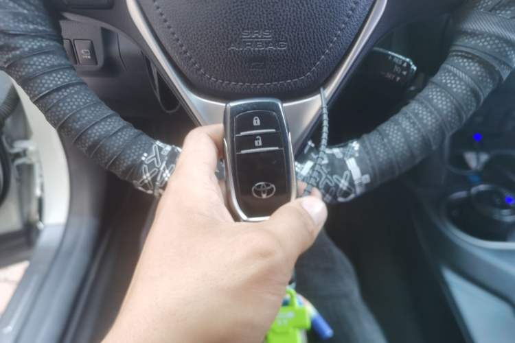 Used Toyota RAV4 2016 2.0L CVT Two-Wheel Drive Smart Edition China V Standard Vehicle Key