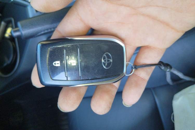 Used Toyota RAV4 2016 2.5L Automatic 4x4 Elite Edition Vehicle Key