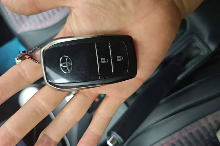 Used Toyota RAV4 2016 2.0L CVT Two-Wheel Drive Smart Edition China V Standard Vehicle Key