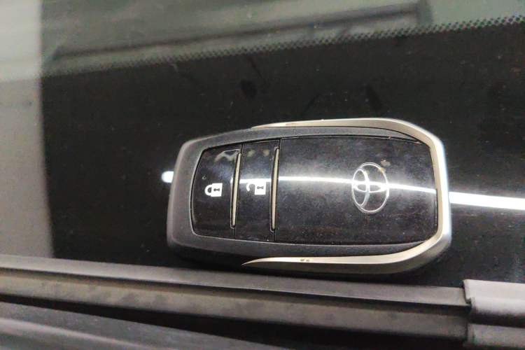Used Toyota RAV4 2016 2.0L CVT Two-Wheel Drive Comfort Edition China V Standard Vehicle Key