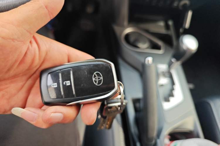 Used Toyota RAV4 2016 2.0L CVT 4x4 New Edition China V Standard Vehicle Key
