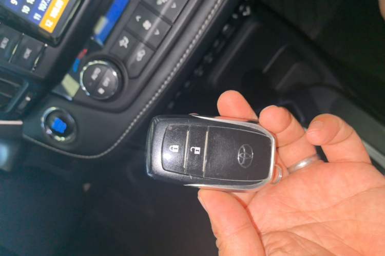 Used Toyota RAV4 2016 2.5L Automatic 4x4 Elite Edition Vehicle Key