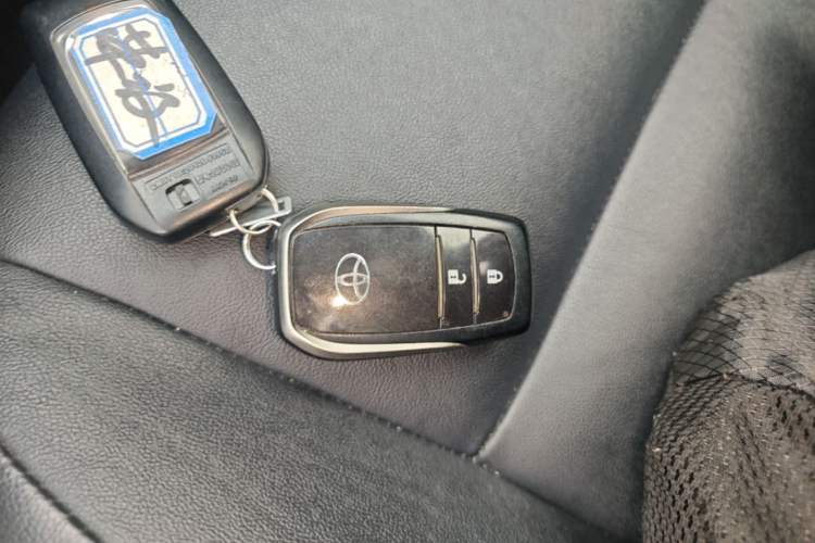 Used Toyota RAV4 2016 2.0L CVT Two-Wheel Drive Smart Edition China V Standard Vehicle Key