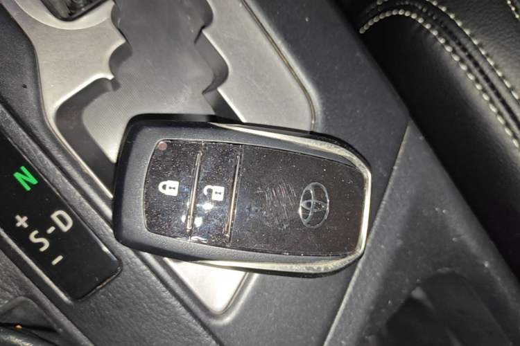 Used Toyota RAV4 2016 2.5L Automatic 4x4 Elite Edition Vehicle Key