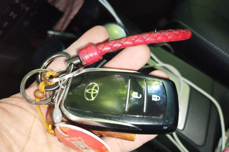 Used Toyota RAV4 2016 2.5L Automatic 4x4 Elite Edition Vehicle Key