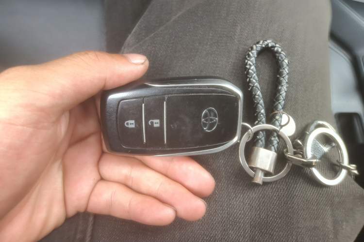 Used Toyota RAV4 2016 2.5L Automatic 4x4 Elite Edition Vehicle Key