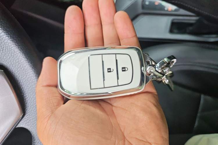 Used Toyota RAV4 2016 2.0L CVT Two-Wheel Drive Comfort Edition China V Standard Vehicle Key
