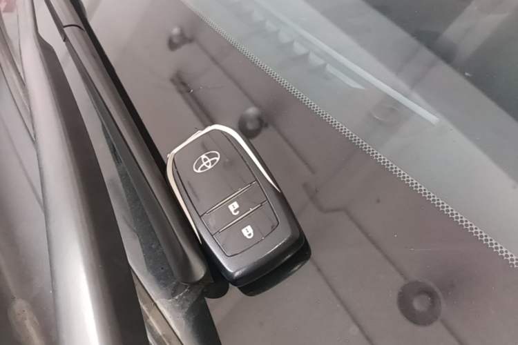 Used Toyota RAV4 2016 2.0L CVT Two-Wheel Drive Smart Edition China V Standard Vehicle Key