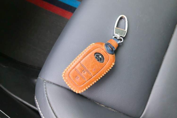 Used Toyota RAV4 2016 2.0L CVT 4x4 New Edition China V Standard Vehicle Key