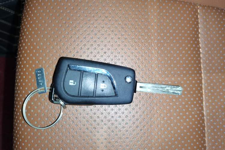 Used Toyota RAV4 2016 2.0L CVT Two-Wheel Drive Urban Edition China V Standard Vehicle Key