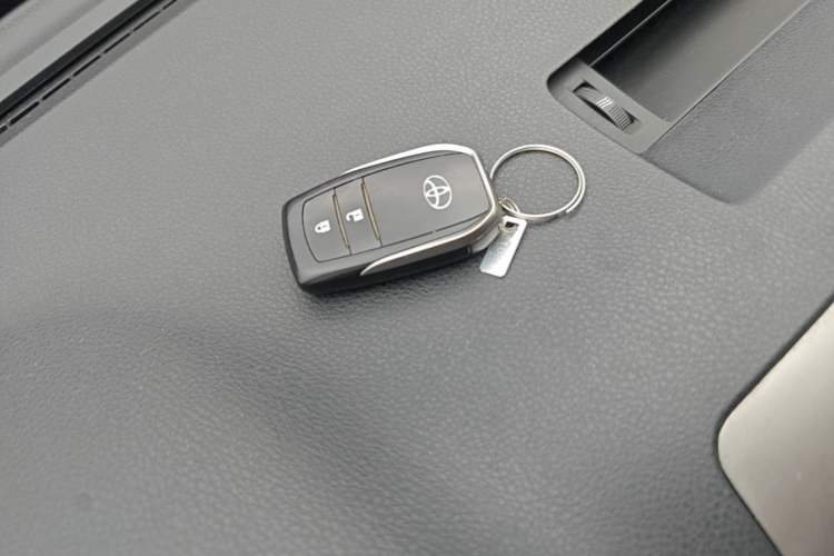 Used Toyota RAV4 2016 2.5L Automatic 4x4 Elite Edition Vehicle Key