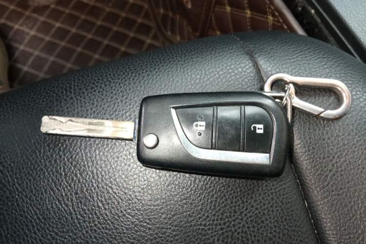 Used Toyota RAV4 2016 2.0L CVT Two-Wheel Drive Urban Edition China V Standard Vehicle Key