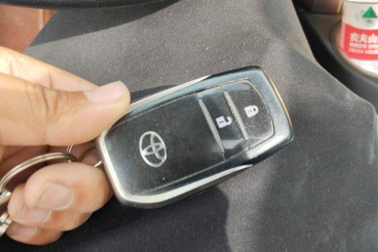 Used Toyota RAV4 2016 2.5L Automatic 4x4 Elite Edition Vehicle Key