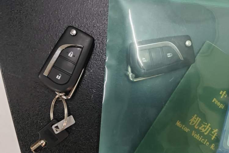 Used Toyota RAV4 2016 2.0L CVT Two-Wheel Drive Urban Edition China V Standard Vehicle Key