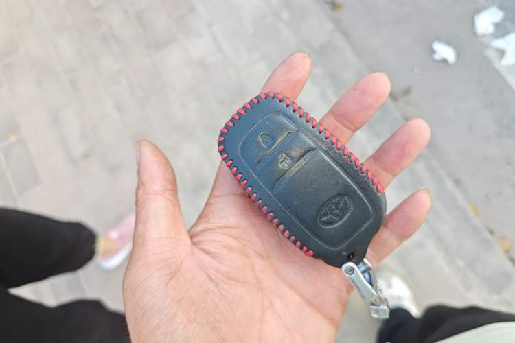 Used Toyota RAV4 2016 2.5L Automatic 4x4 Elite Edition Vehicle Key