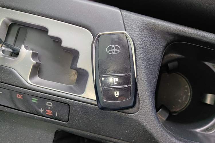 Used Toyota RAV4 2016 2.0L CVT Two-Wheel Drive Smart Edition China V Standard Vehicle Key
