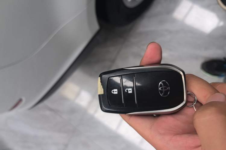 Used Toyota RAV4 2016 2.5L Automatic 4x4 Elite Edition Vehicle Key