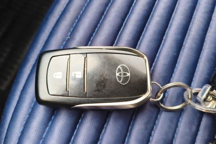 Used Toyota RAV4 2016 2.5L Automatic 4x4 Elite Edition Vehicle Key