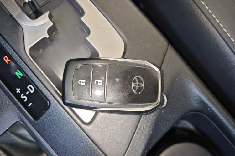 Used Toyota RAV4 2016 2.5L Automatic 4x4 Elite Edition Vehicle Key