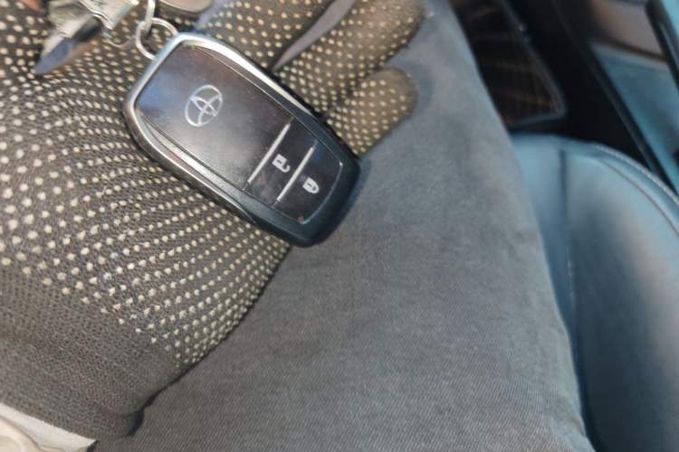 Used Toyota RAV4 2016 2.0L CVT Two-Wheel Drive Smart Edition China V Standard Vehicle Key