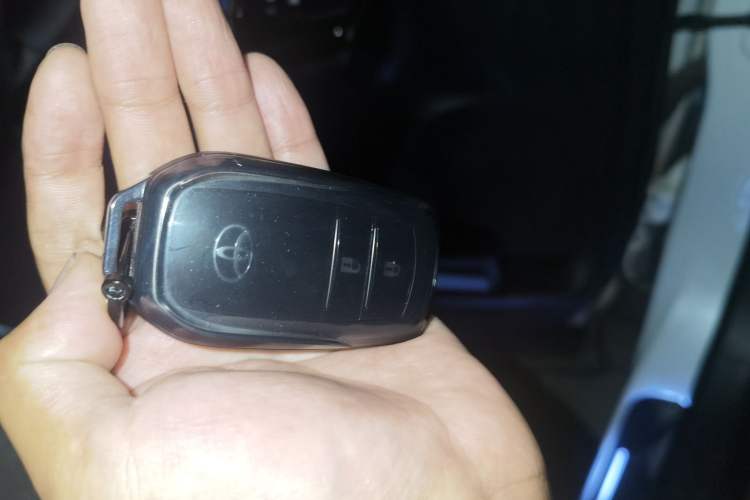 Used Toyota RAV4 2016 2.5L Automatic 4x4 Elite Edition Vehicle Key