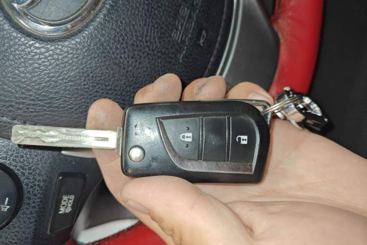 Used Toyota RAV4 2016 2.0L CVT Two-Wheel Drive Urban Edition China V Standard Vehicle Key