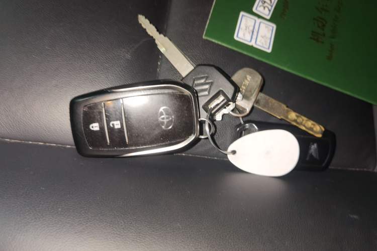Used Toyota RAV4 2016 2.0L CVT Two-Wheel Drive Smart Edition China V Standard Vehicle Key