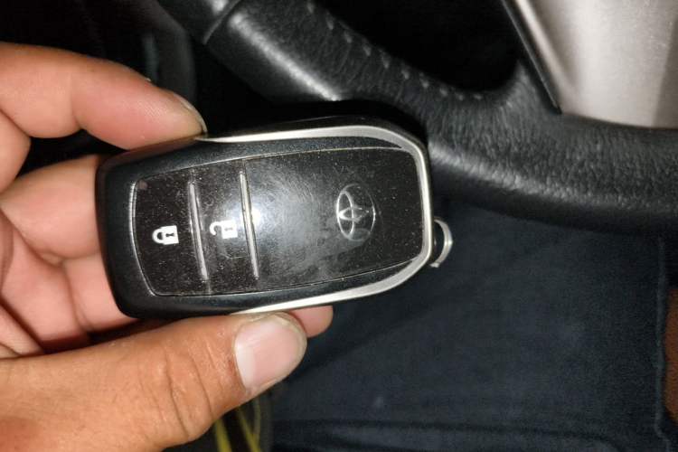 Used Toyota RAV4 2016 2.5L Automatic 4x4 Elite Edition Vehicle Key