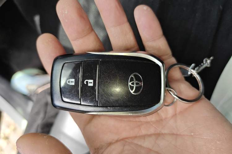 Used Toyota RAV4 2016 2.5L Automatic 4x4 Elite Edition Vehicle Key