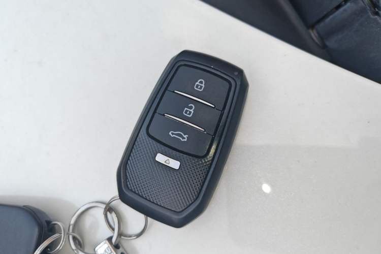 Used Toyota RAV4 2016 2.5L Automatic 4x4 Prestige Edition Vehicle Key