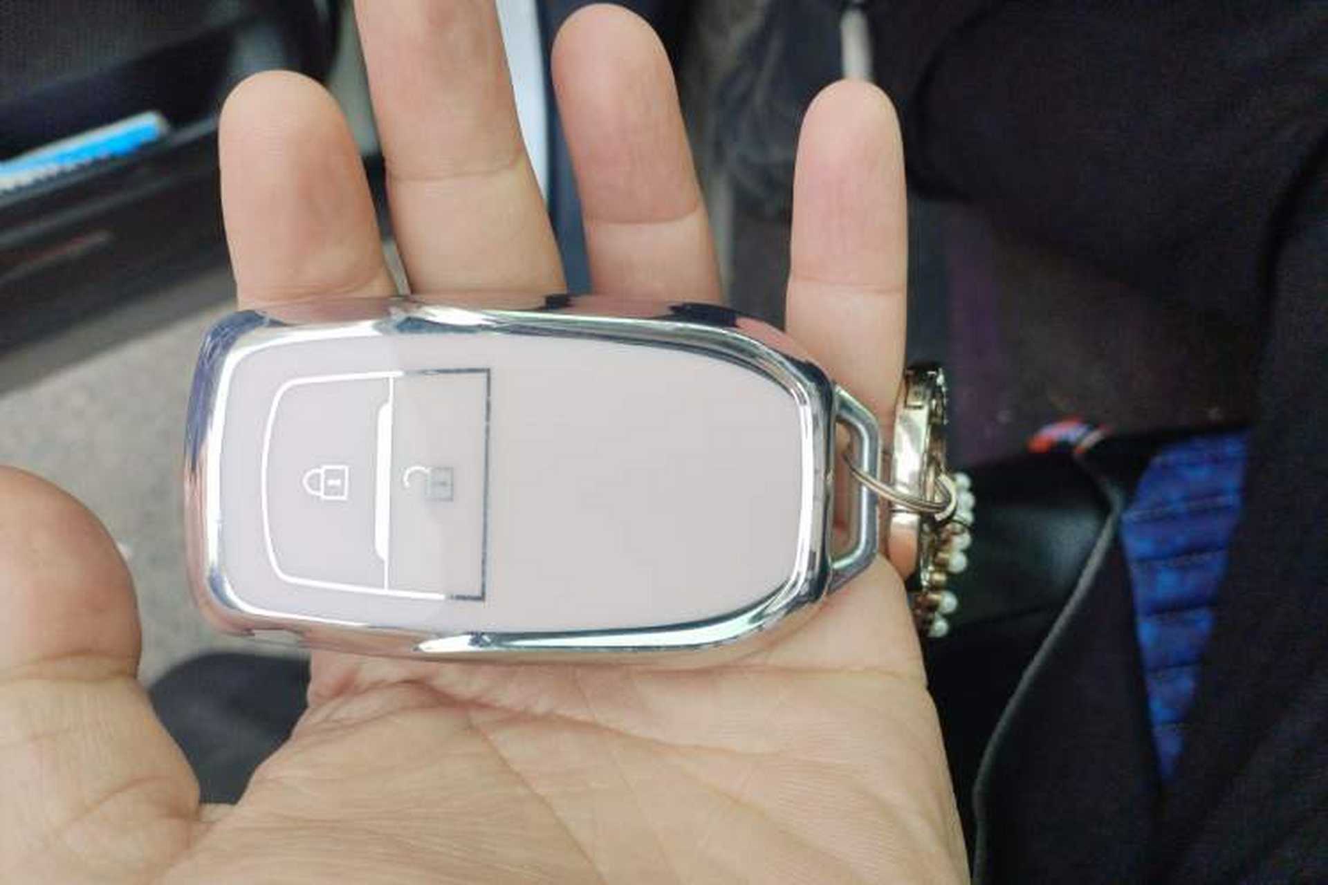 Used Toyota RAV4 2016 2.0L CVT Two-Wheel Drive Smart Edition China V Standard Vehicle Key