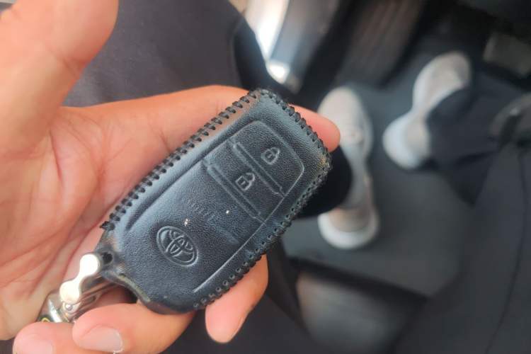 Used Toyota RAV4 2016 2.5L Automatic 4x4 Elite Edition Vehicle Key