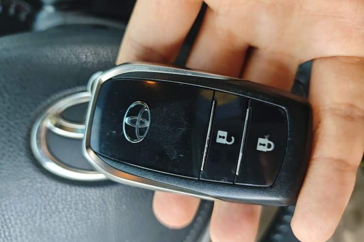Used Toyota RAV4 2016 2.5L Automatic 4x4 Elite Edition Vehicle Key