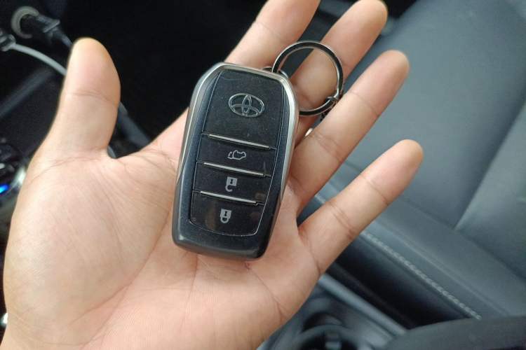 Used Toyota RAV4 2016 2.5L Automatic 4x4 Prestige Edition Vehicle Key