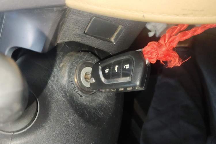 Used Toyota RAV4 2016 2.0L CVT Two-Wheel Drive Urban Edition China V Standard Vehicle Key