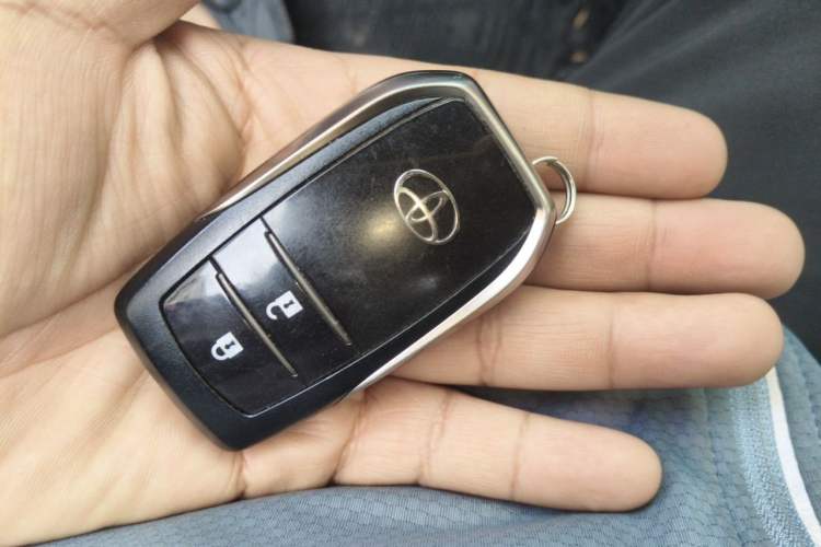 Used Toyota RAV4 2016 2.5L Automatic 4x4 Elite Edition Vehicle Key